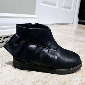 NWOT - Zara Baby Ruffled Leather Ankle Boot (Girls, US 6.5)